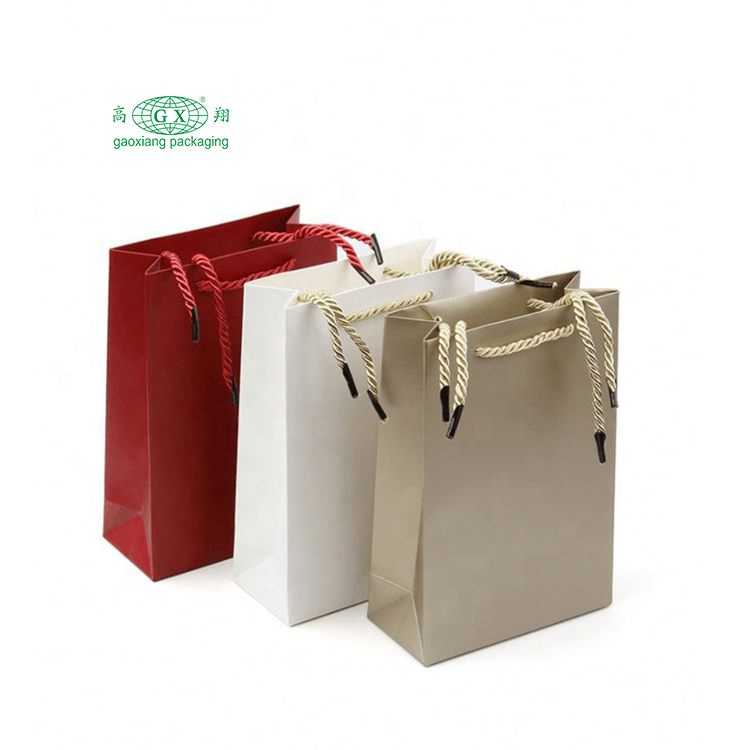 Consuetudo shopping saccos vestiens aurum impressum logo design album cardboard paper packaging saccis pro grosso